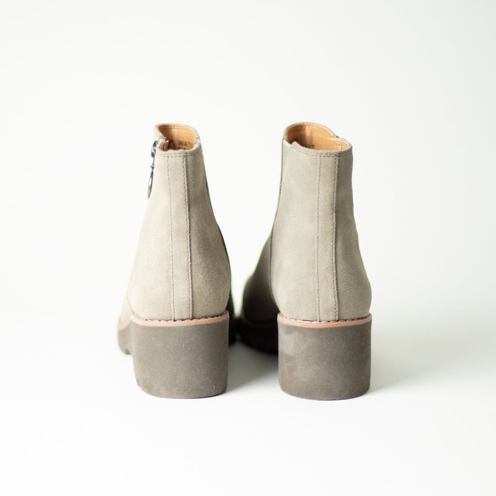Suede Ankle Boots Taupe Lug Sole Comfort Vionic Hazel Wedge Size 8 - Picture 2 of 8